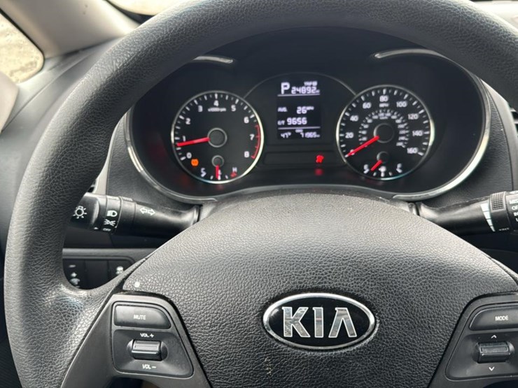 #2051-•-2017-kia-forte*-image-28