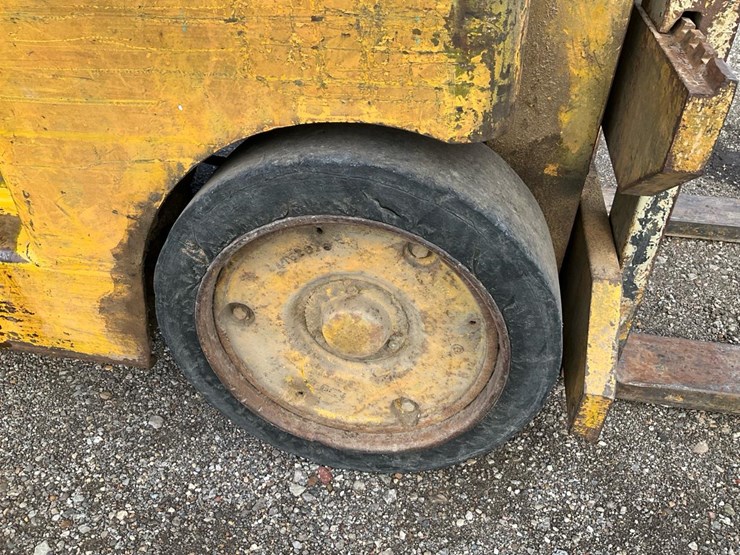 #1351-•-allis-chalmers-forklift-image-28