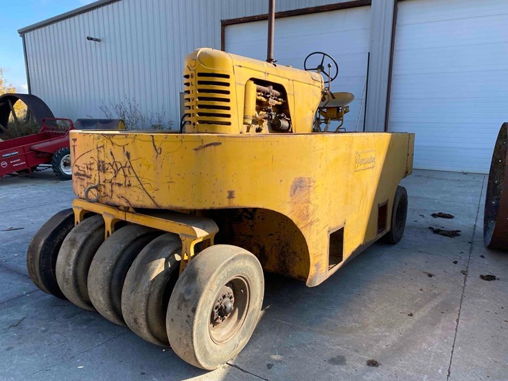 oliver-super-77-image-1