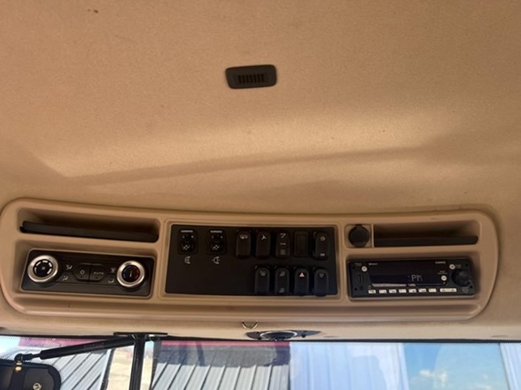 #155-•-2023-steiger-500rt-cvt-image-37