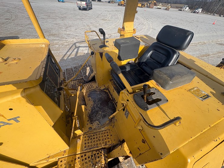 caterpillar-d4h-image-16