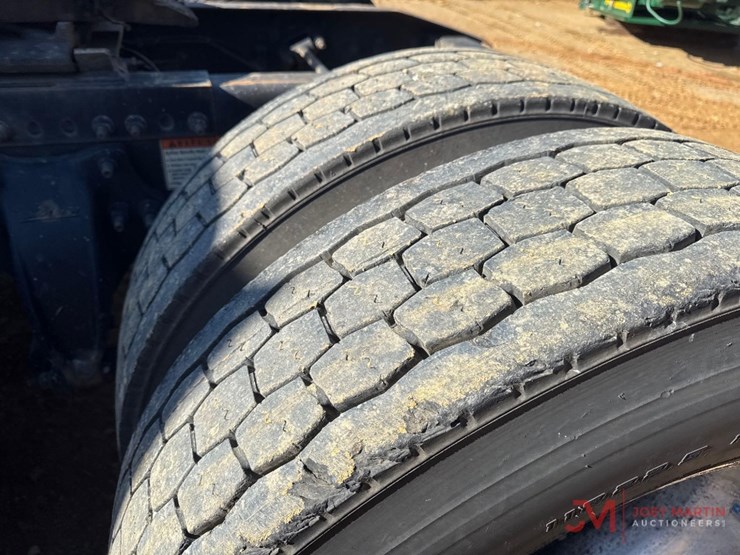 2014-freightliner-cascadia-evolution-day-cab-truck-tractor-image-9