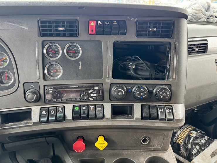 2016-kenworth-t680-image-29