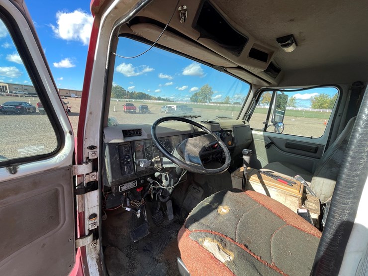 #1108-•-1996-international-cab-and-chassis-(has-mn-title)-image-22
