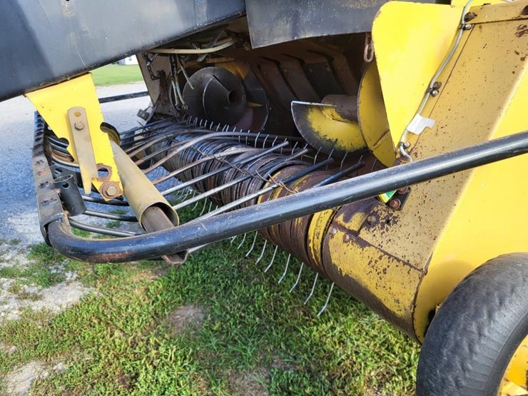 new-holland-590-image-39