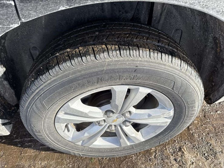 2015-chevrolet-equinox-lt-image-21