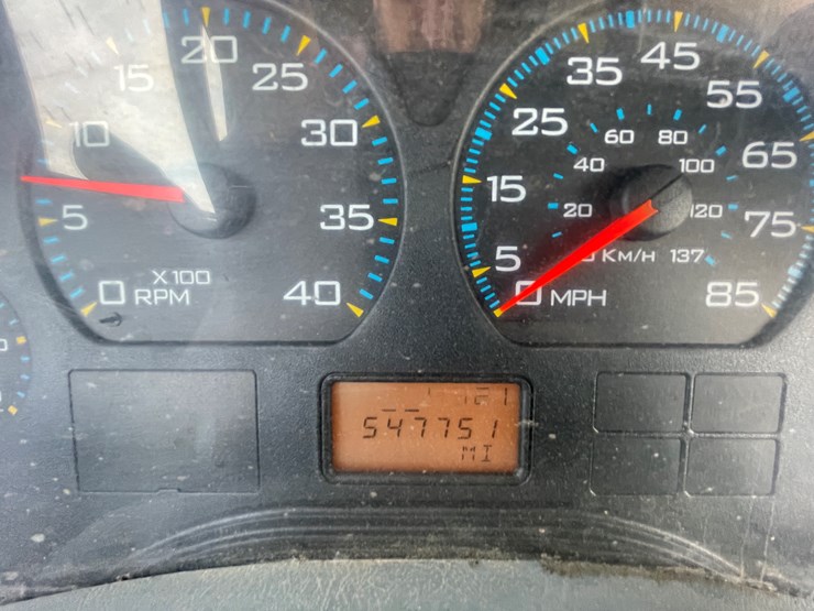 international-7400-image-33