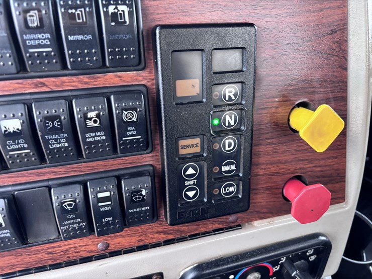 western-star-4700-image-14