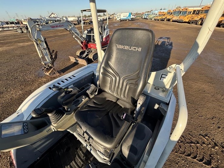 takeuchi-tb230-image-26