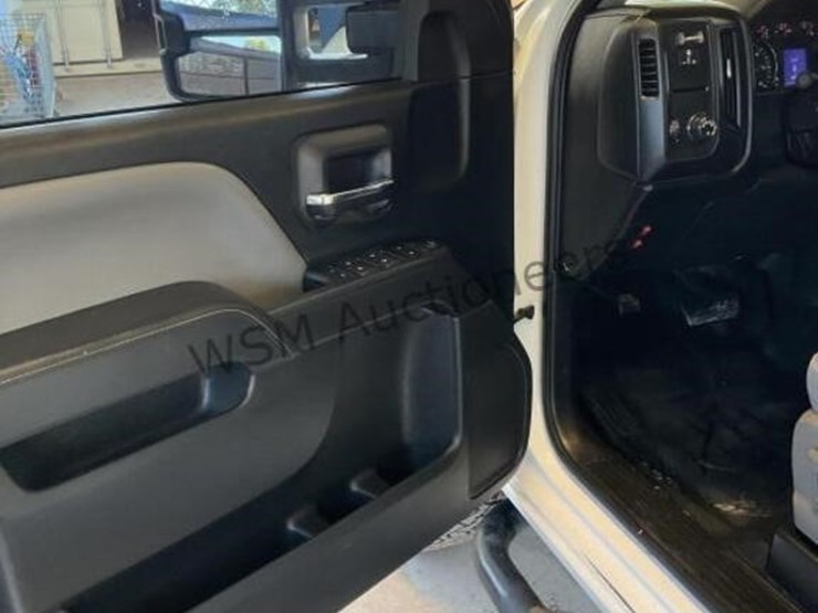 2015-chevrolet-silverado-2500-image-25