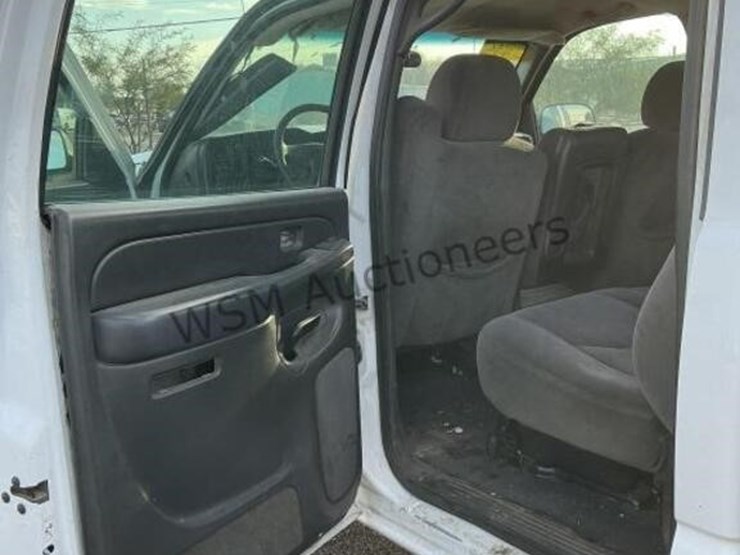 2005-chevrolet-silverado-2500-image-21