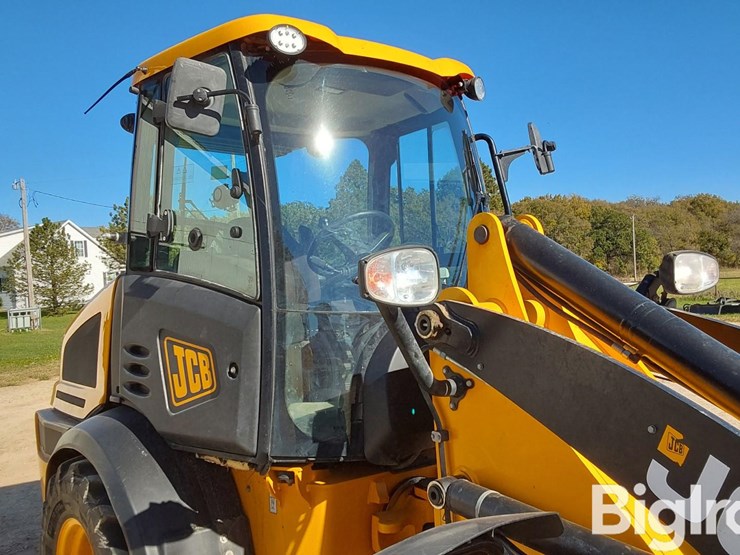 2021-jcb-409-image-18