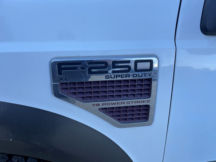 ford-f250-xl-image-23