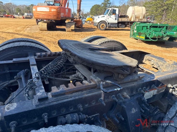 2014-freightliner-cascadia-evolution-day-cab-truck-tractor-image-7