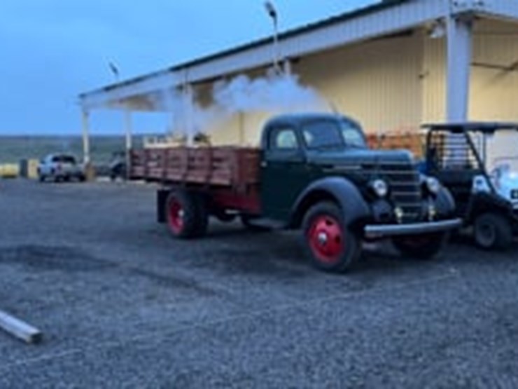 1940-international-d5-30-flatbed-truck-image-38