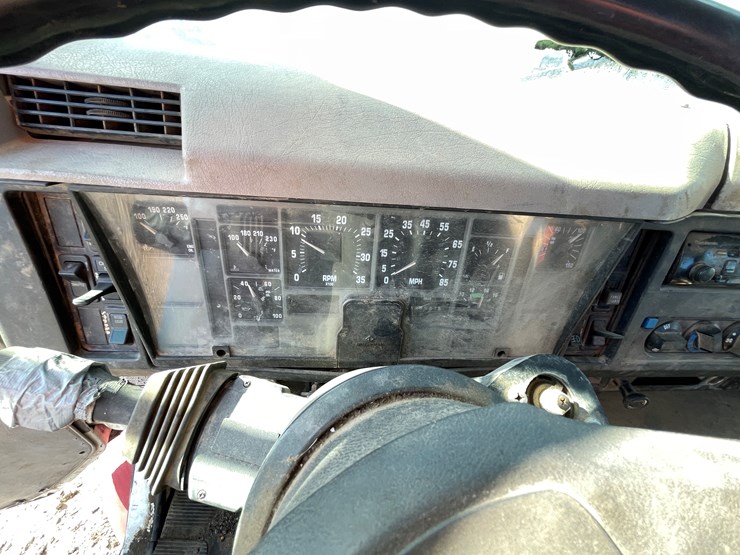 #1108-•-1996-international-cab-and-chassis-(has-mn-title)-image-23