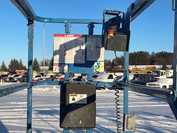 #1004-•-genie-gs2632-scissor-lift-image-6