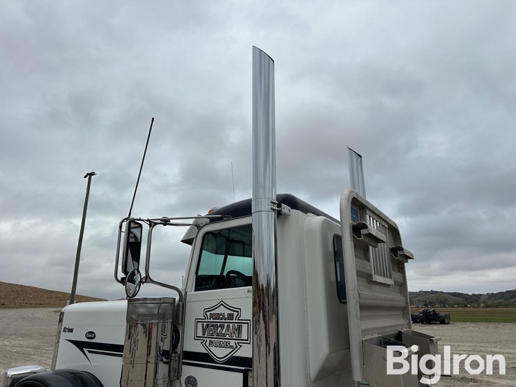 2016-peterbilt-389-image-14