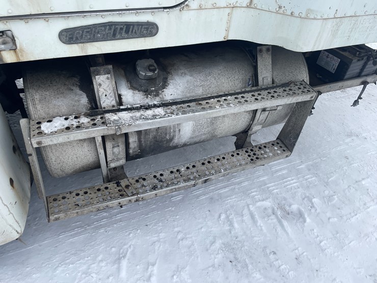 #1154-•-1996-freightliner-truck-tractor-(has-mn-reconstructed-title)-image-10