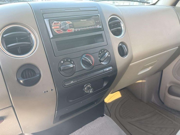 2004-ford-f150-xlt-image-22