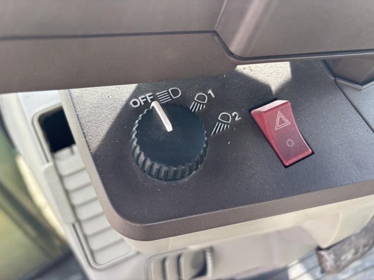 john-deere-7220-image-34