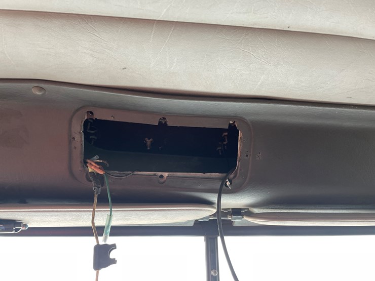 #1107-•-1994-international-truck-tractor-(has-mn-title)-image-27