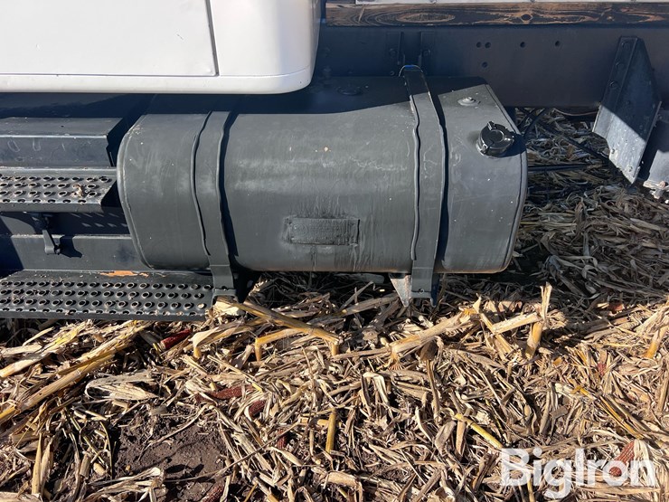 international-4900-image-15