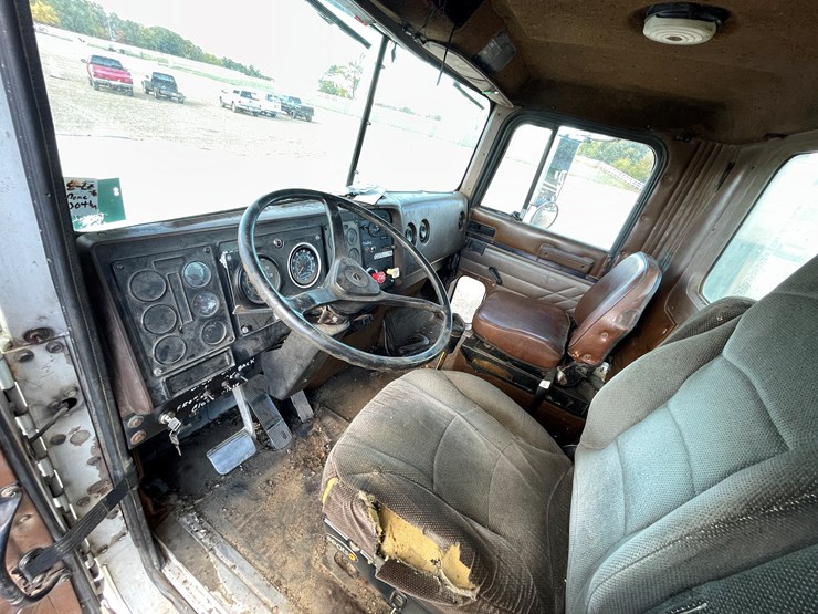 international-9300-image-21