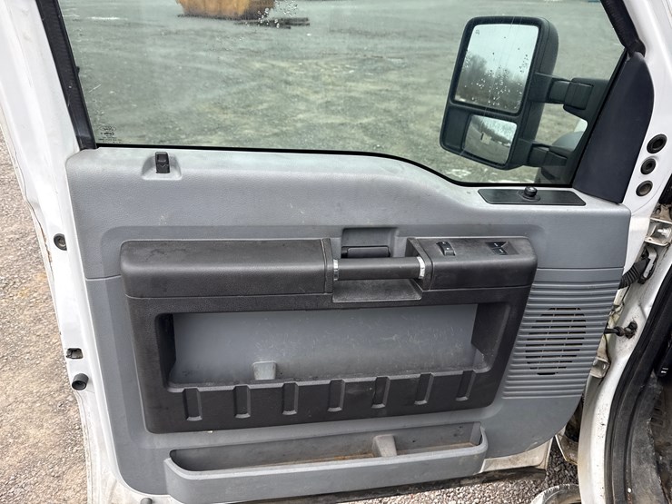 ford-f550-xl-image-19