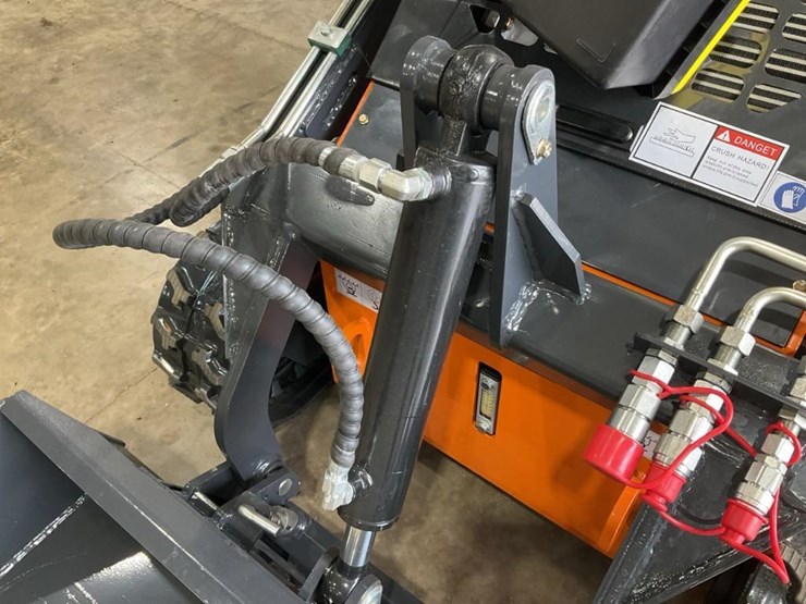 #1006-•-new-land-hero-ldh-t460-mini-track-skid-steer-loader*-image-9