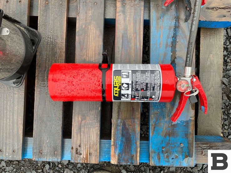 (2)-water-fire-extinguishers,-(2)-ansul-sentry-fire-extinguishers-image-8