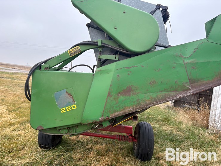 john-deere-220-image-17