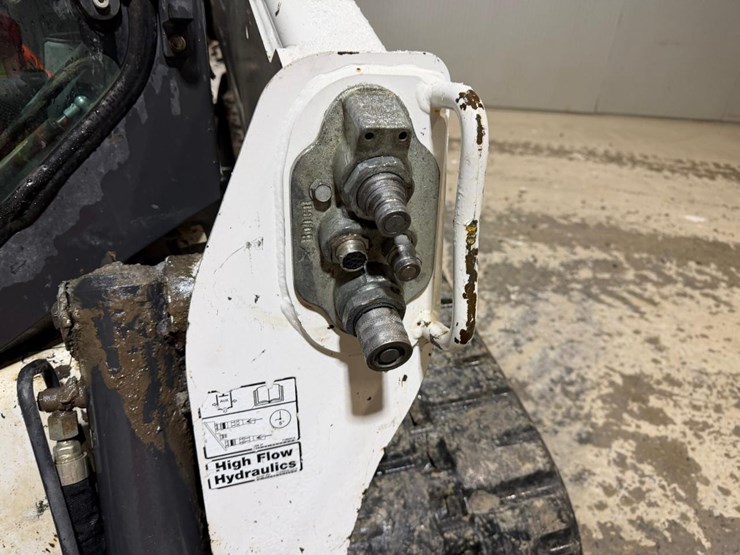 bobcat-t740-image-11