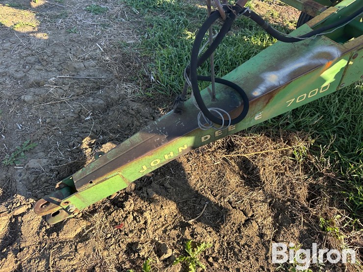 john-deere-7000-image-10