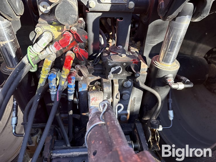 case-ih-magnum-235-image-11