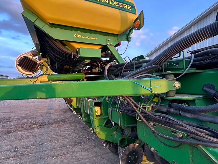 john-deere-1790-image-37