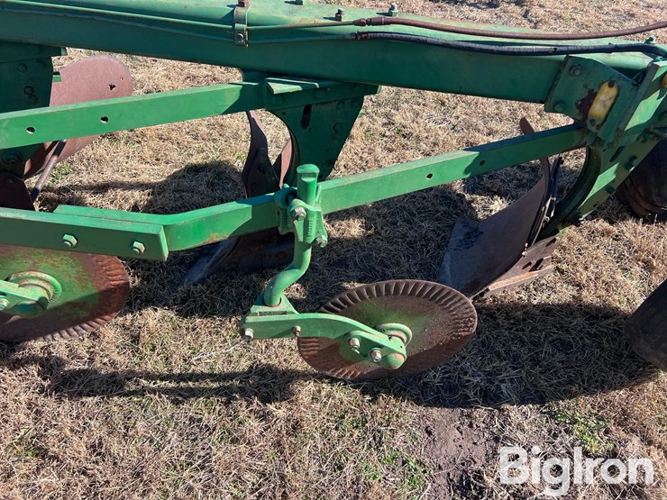 john-deere-8-image-12
