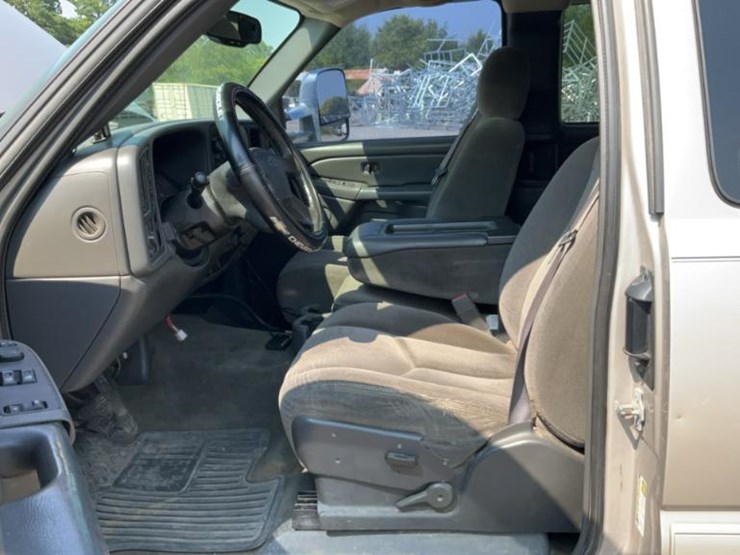 2005-chevrolet-silverado-2500hd-image-71