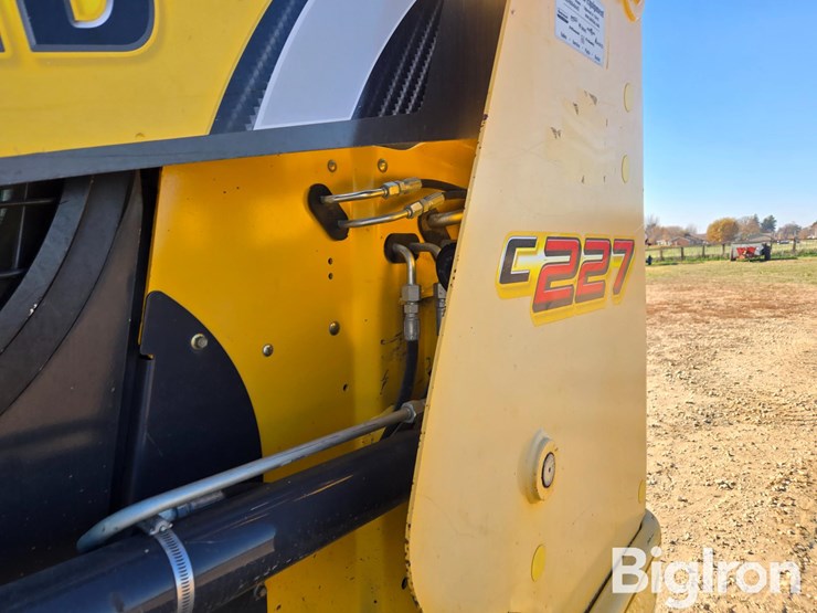 new-holland-c227-image-10