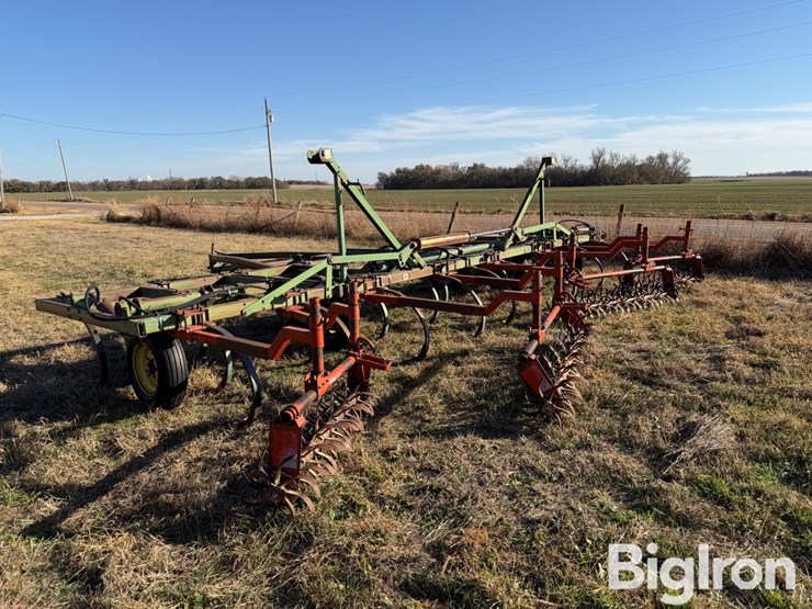 john-deere-25-image-7