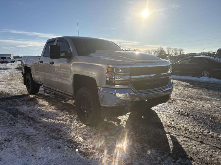 2017-chevrolet-1500-image-6