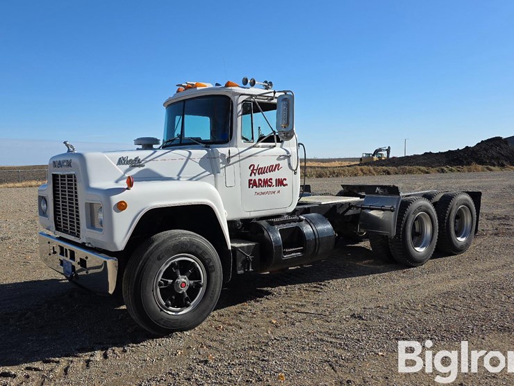 mack-r688st-image-1