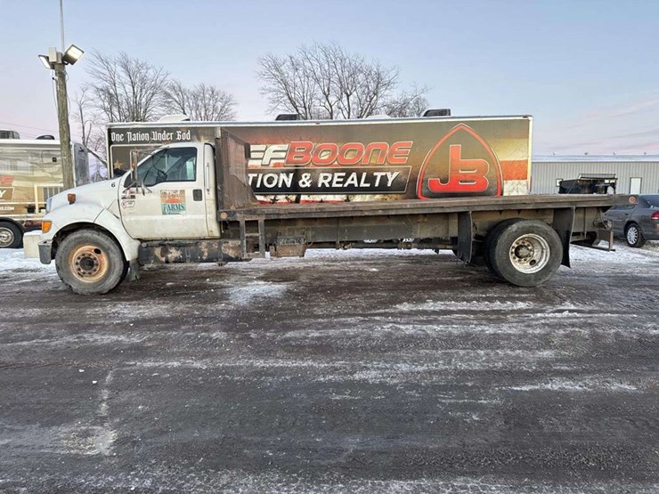 2011-ford-f650-image-2