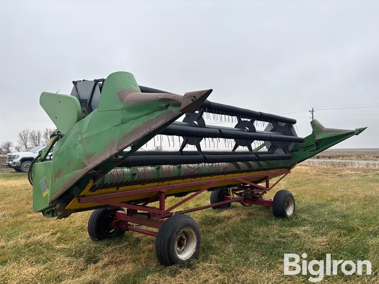 john-deere-220-image-3