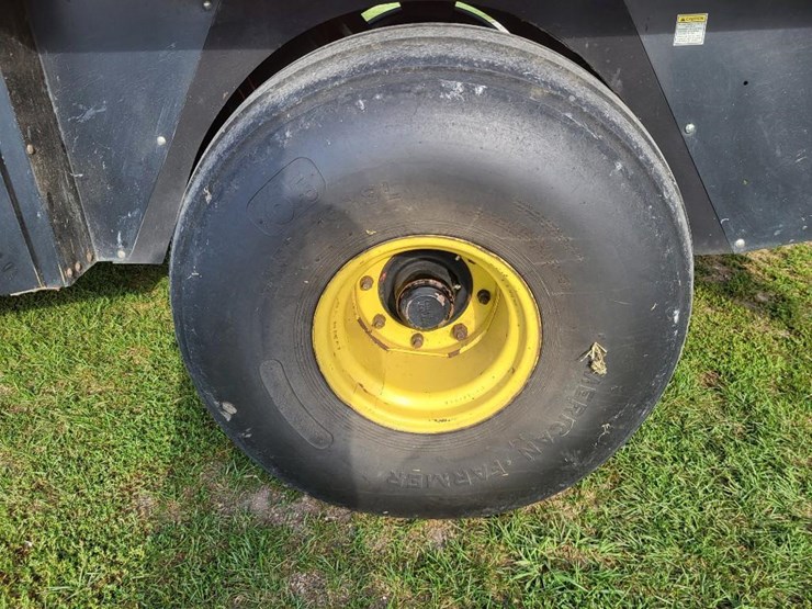 new-holland-590-image-36