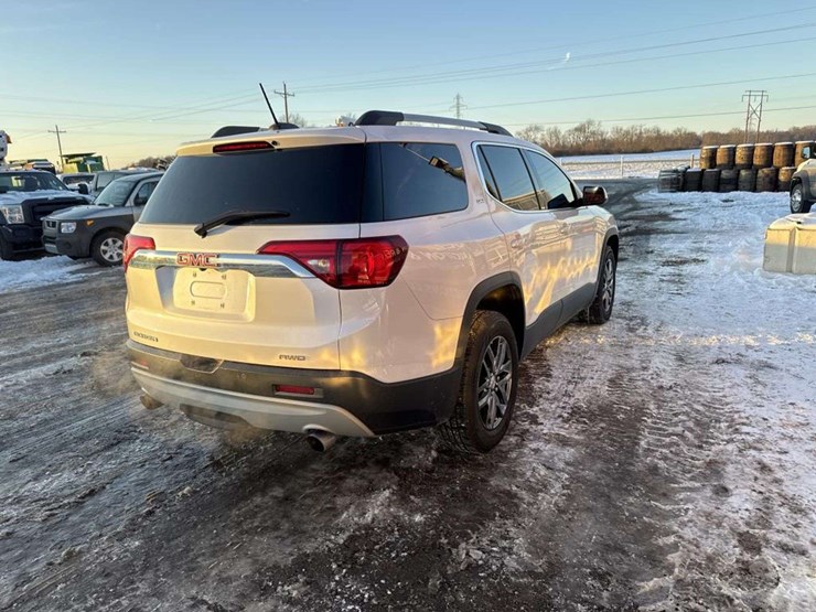 2017-gmc-acadia-slt-image-5