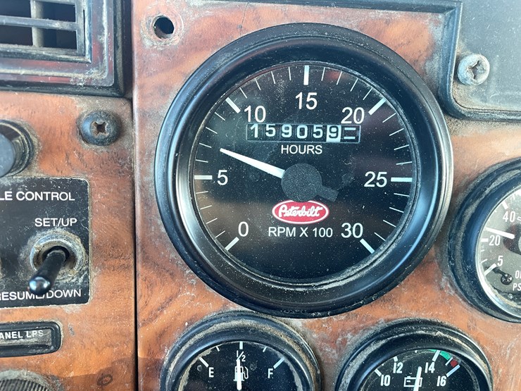 #1160-•-2008-peterbilt-pb335-hook-truck-(has-mn-title)-image-36