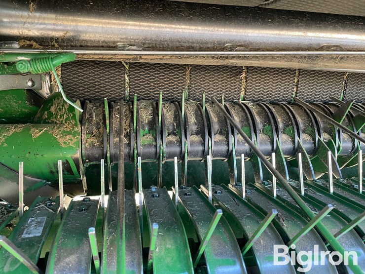 john-deere-560m-image-12