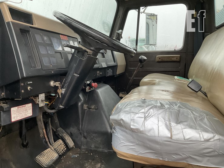 international-4900-image-6