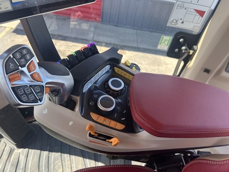 #155-•-2023-steiger-500rt-cvt-image-31